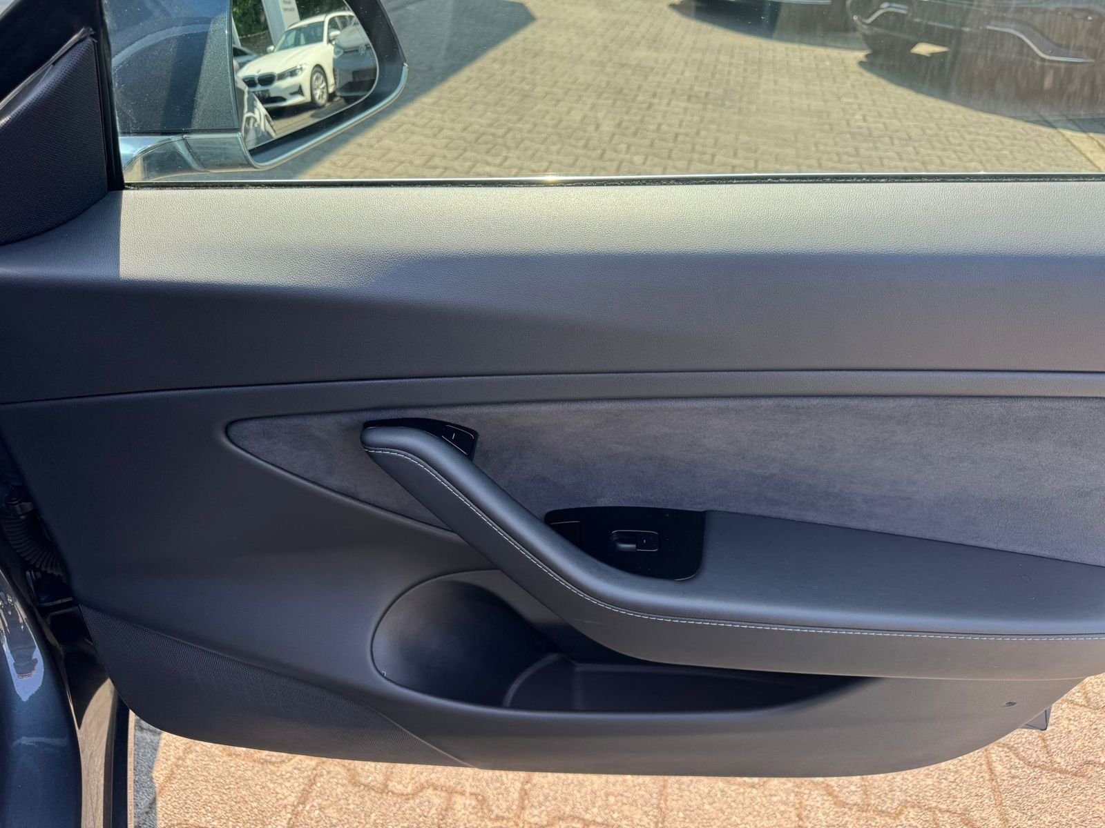 Fahrzeugabbildung Tesla Model 3 LR Dual AWD PANO+STDHZ+NAVI+LED+ACC+