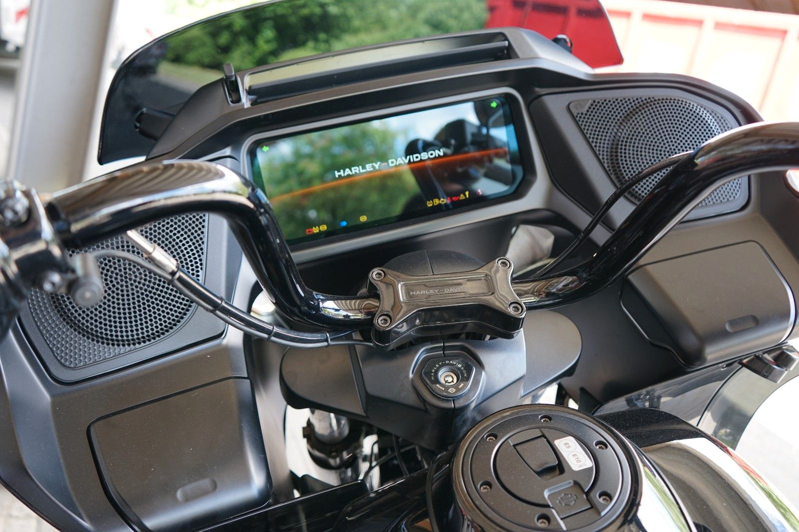 Fahrzeugabbildung Harley-Davidson Road Glide FLTRX 117 mit 26" Vorderrad JEKILL