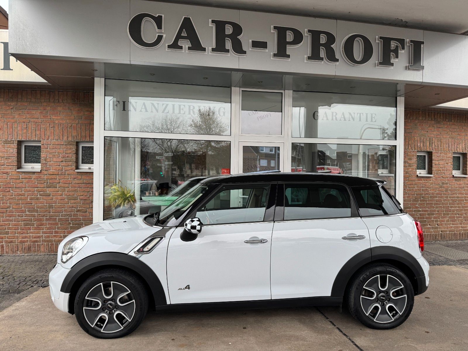 Fahrzeugabbildung MINI Cooper S Countryman ALL4 Autom. Pano/Leder