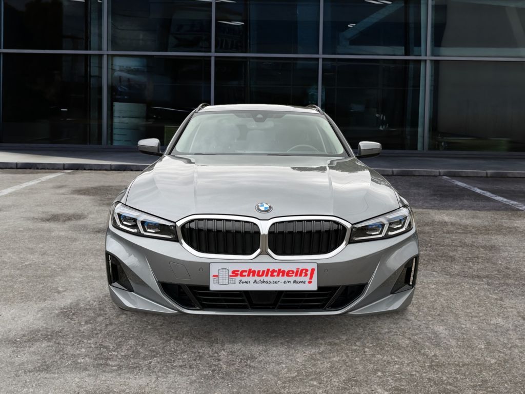Fahrzeugabbildung BMW 320i Touring Aut.