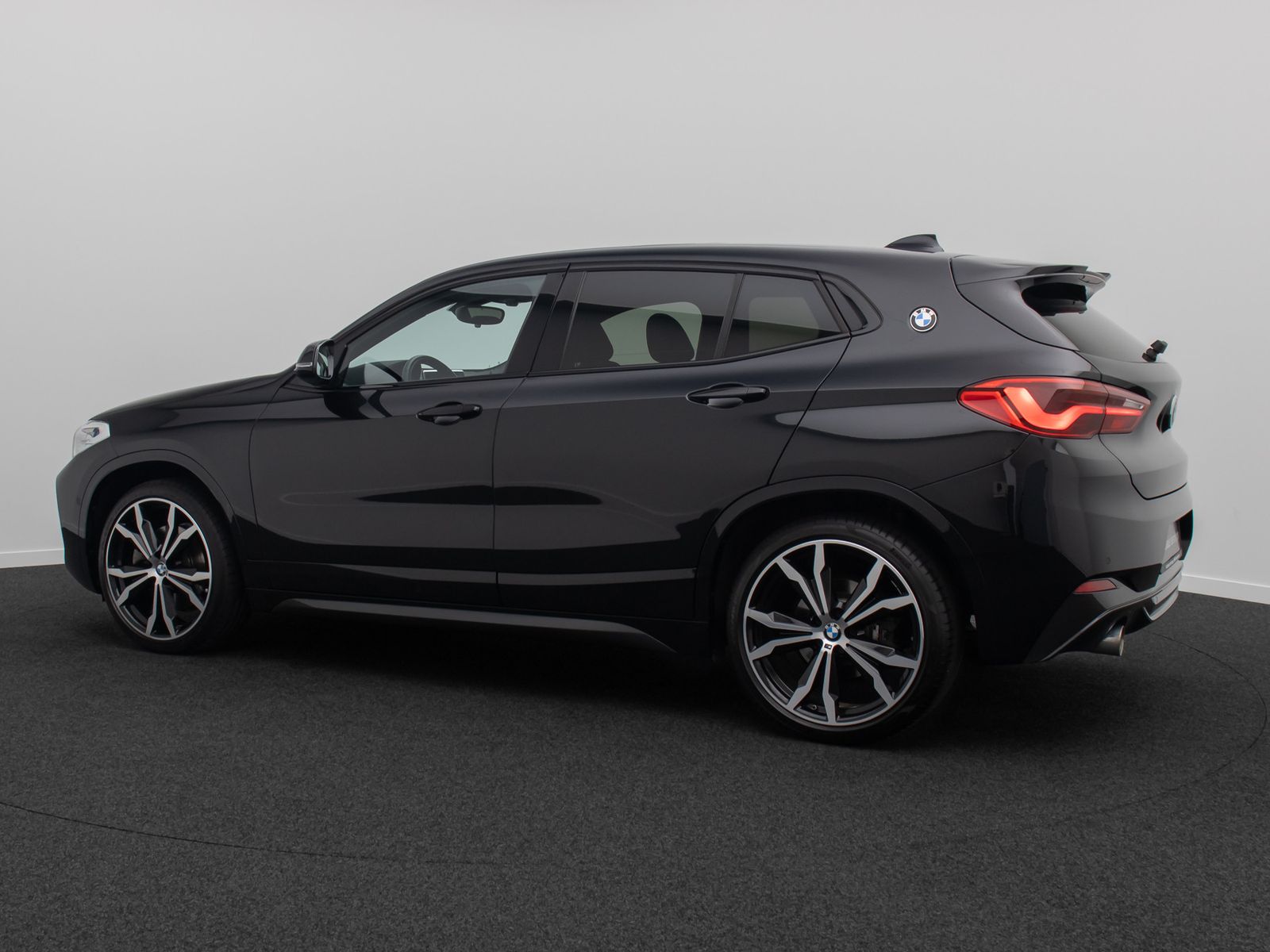 Fahrzeugabbildung BMW X2 sD20i M Sport Kamera HUD Panorama Alarm 20"