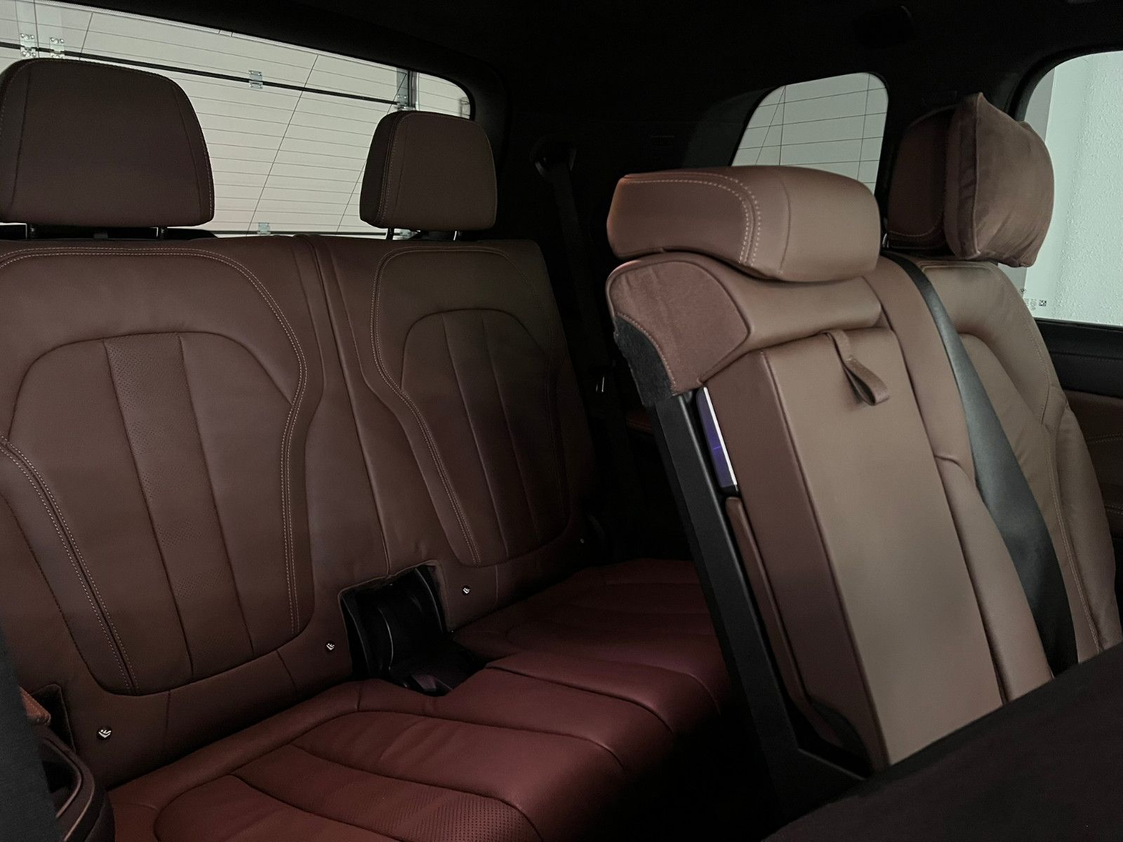 Fahrzeugabbildung BMW X7 xDrive 30d/AHK/B&W/SKYLOUNGE/MASSAGE/7-SITZER