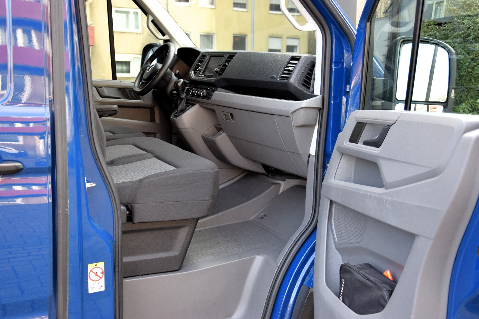 Fahrzeugabbildung Volkswagen Crafter Kasten 35 mittellang FWD bott Stndhz