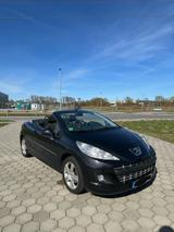 Peugeot 207 CC Cabrio Top gepflegt - Peugeot 207 Gebrauchtwagen in Hamburg