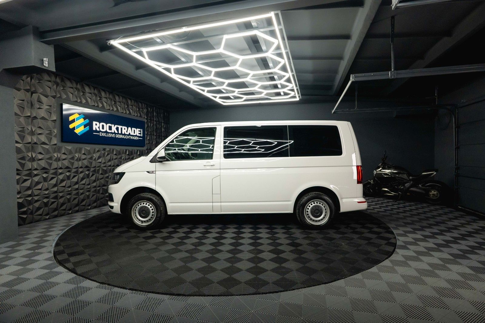 Fahrzeugabbildung Volkswagen T6 Transporter Kombi 8 Sitze *Klima*TÜV Neu*