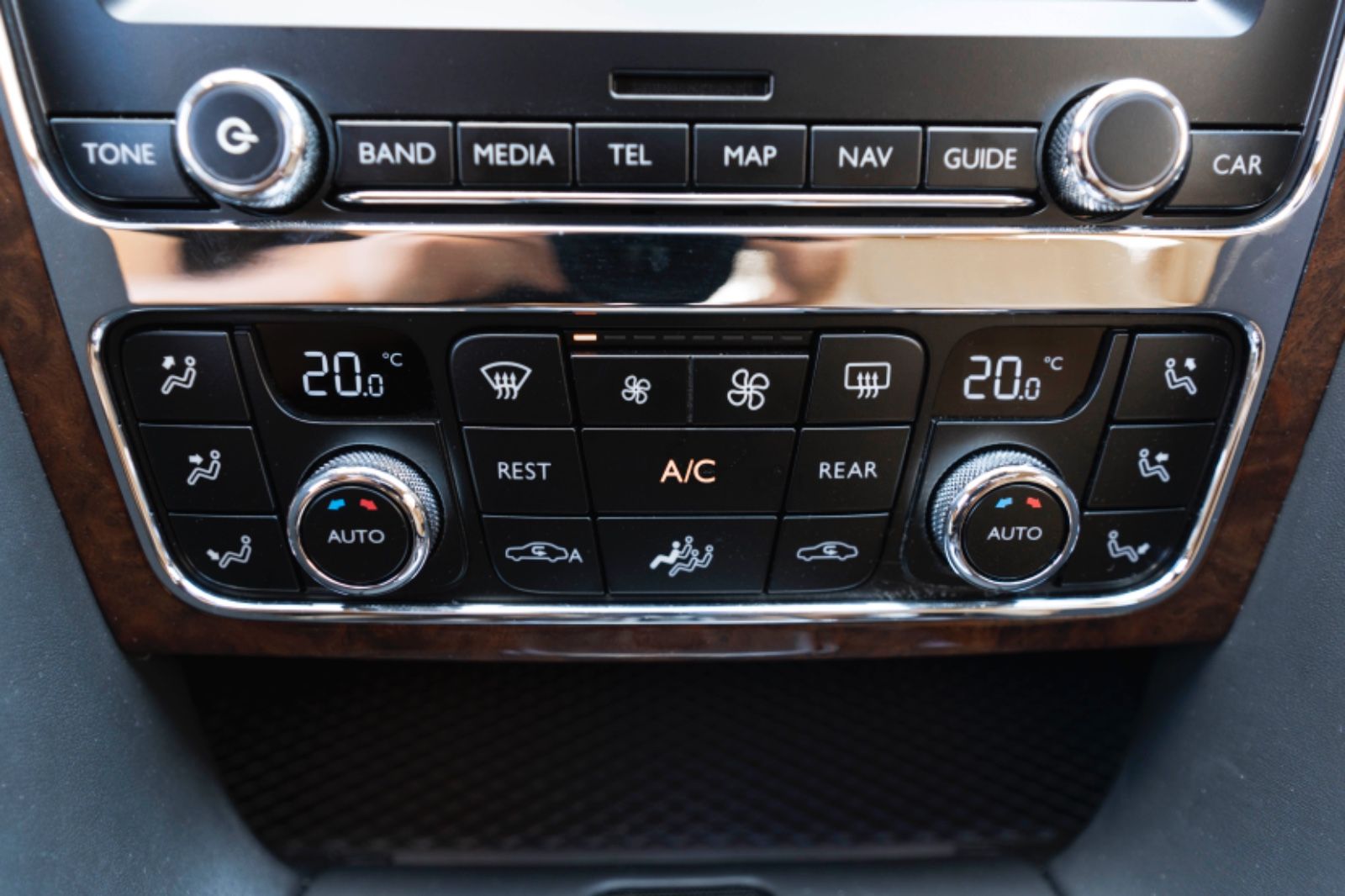 Fahrzeugabbildung Bentley Flying Spur 6.0 W12 Autom. Bixenon NAVI PDC KAM