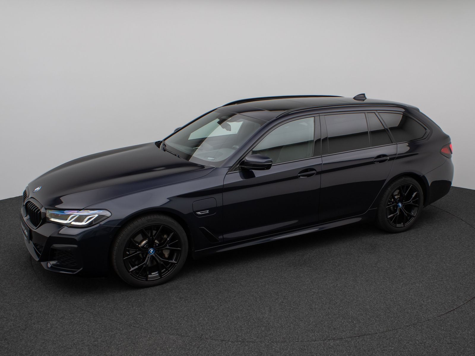 Fahrzeugabbildung BMW 530e xD M Sport Panorama Laser 360°HUD DAB H/K
