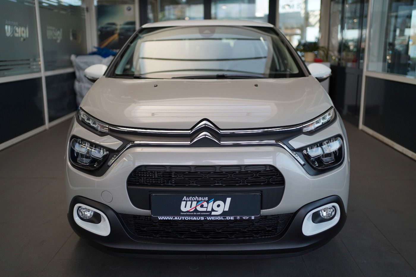 Fahrzeugabbildung Citroën C3 PureTech 110 Shine Pack Sitzheizung Navi DAB