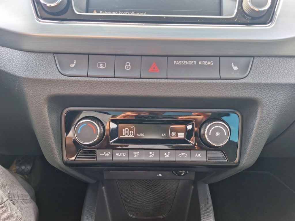 Fahrzeugabbildung SKODA Fabia Combi 1.0 TSI Ambition Pano Navi Klimaauto