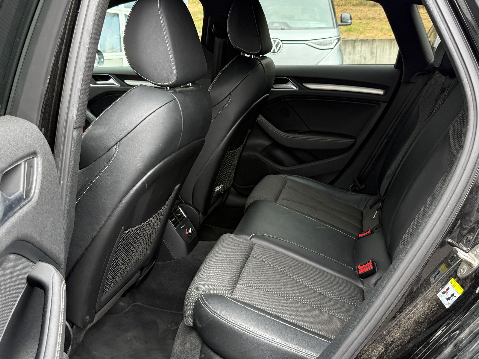 Fahrzeugabbildung Audi A3 Sportback S-Line Navi SHZ PDC Xenon Tempomat