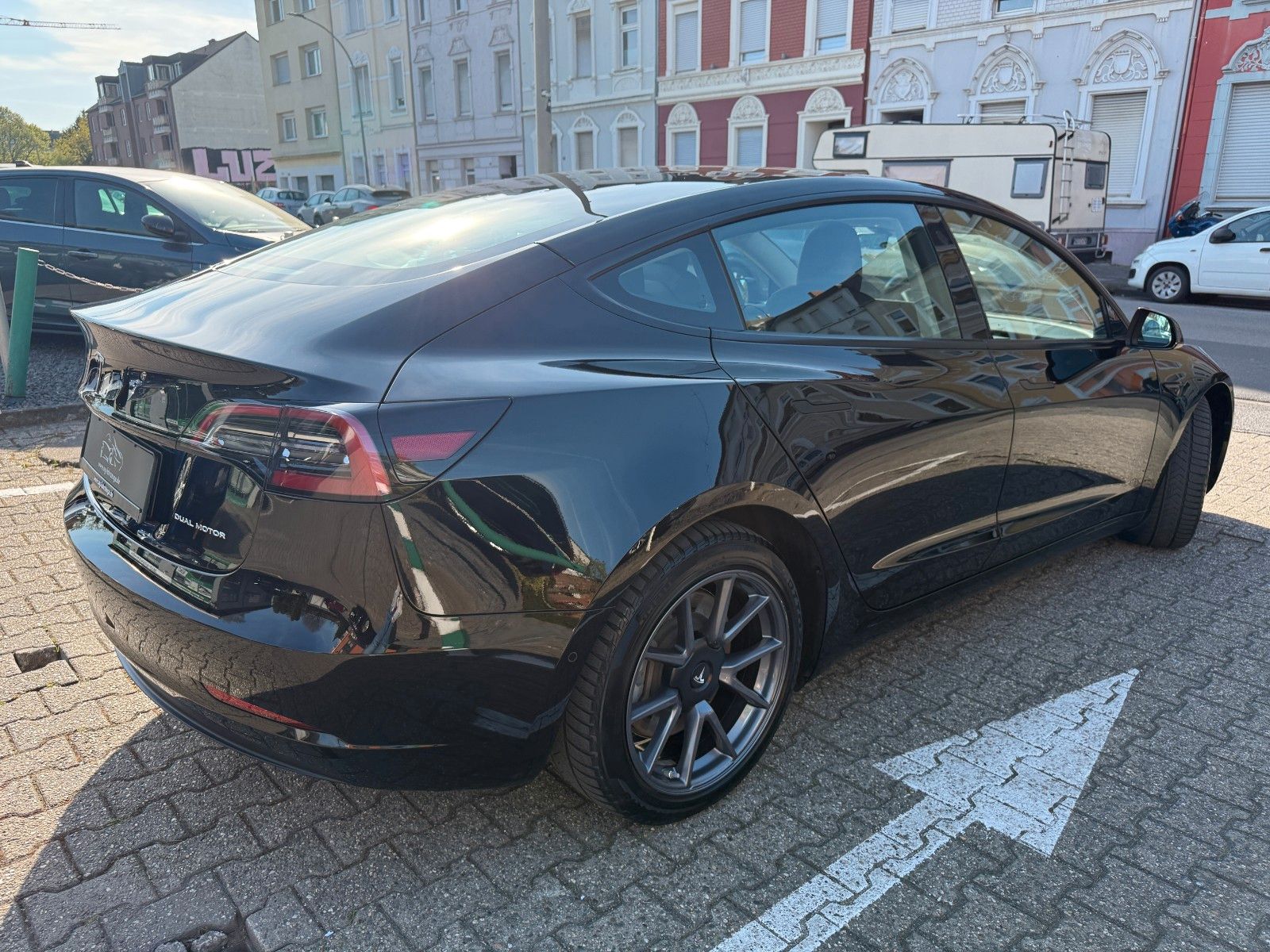 Fahrzeugabbildung Tesla Model 3 Long Range Dual AWD 1-Hand
