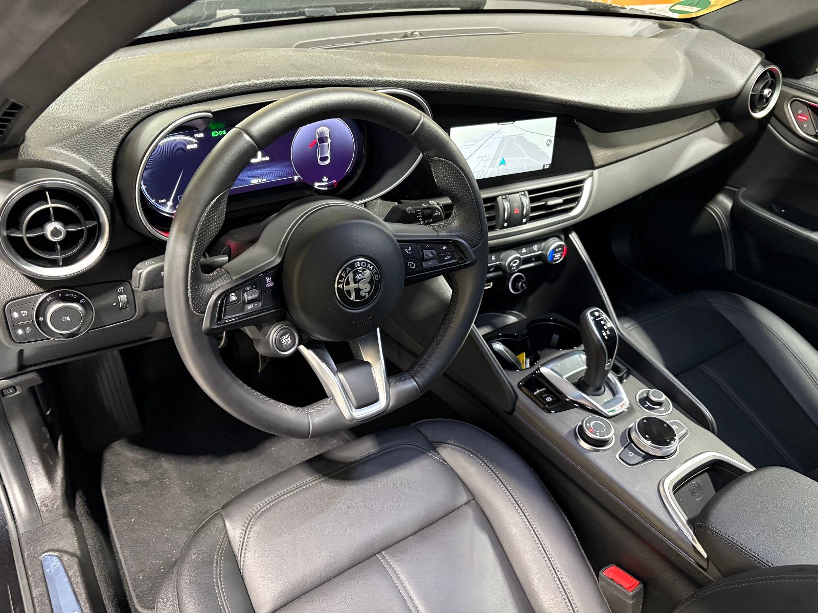 Fahrzeugabbildung Alfa Romeo Giulia Ti Q4/MEMORY/KAMERA/NAVI/ACC/APPLE/SHZ