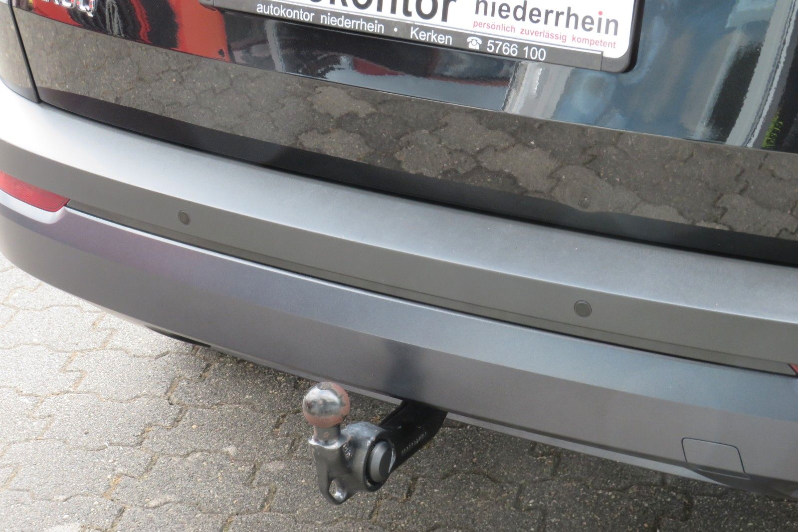 Fahrzeugabbildung SKODA Karoq Ambition DSG GRA AHK SITZH. KAMERA NAVI 1.