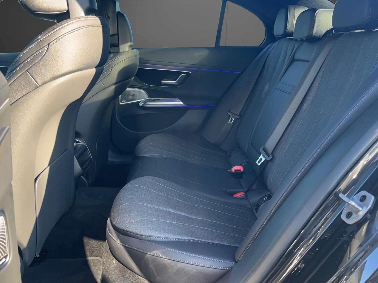Mercedes-Benz E 450 d 4M AVANTGARDE+PANO+FAHRASSI+DIGITAL+BURM foto 9