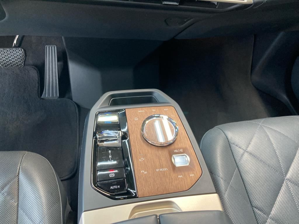 BMW iX xDrive40 Sportpaket AHK+Laser+ACC+360°+H/K+ foto 12