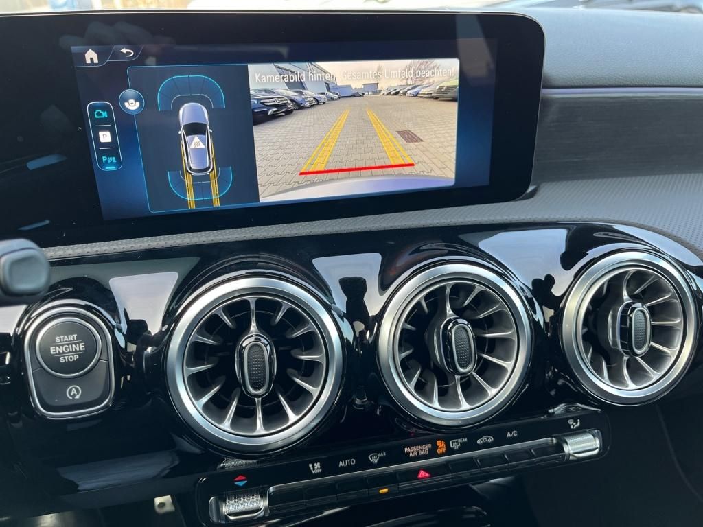 Fahrzeugabbildung Mercedes-Benz A 200 +AMG-ADVANCED+NIGHT+PANORAMA+WINTER-PAKET+