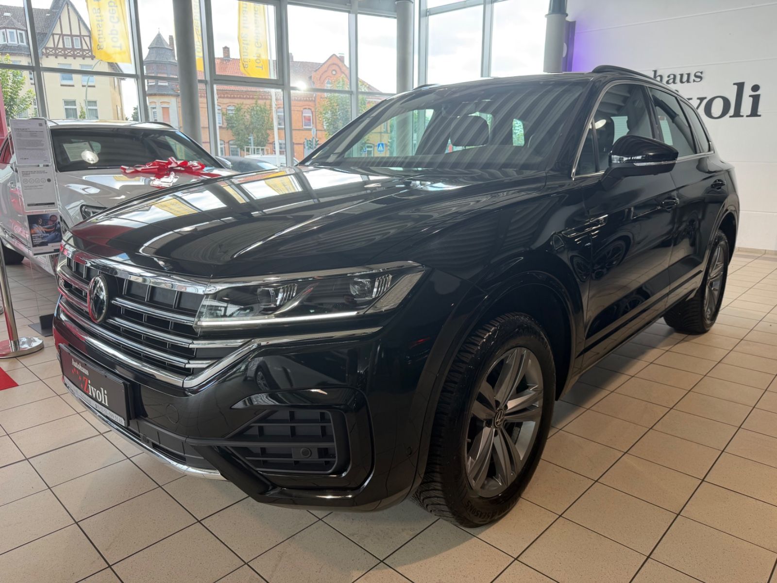 Volkswagen Touareg - 1