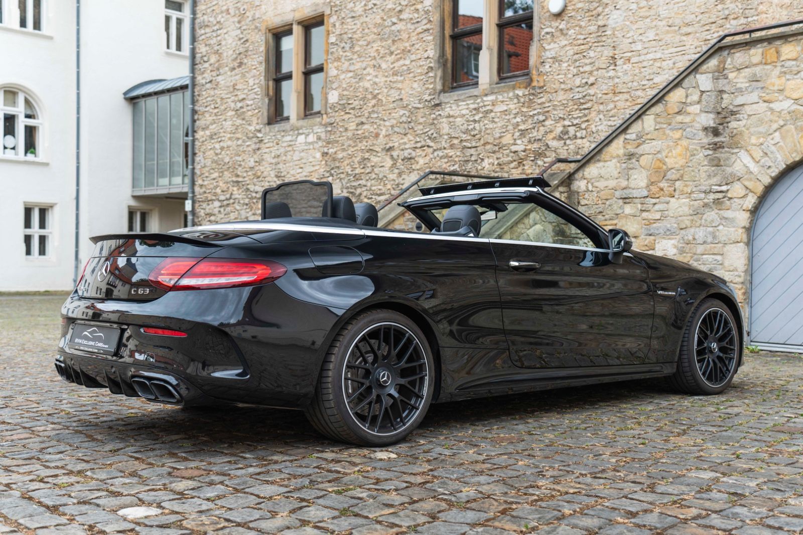 Fahrzeugabbildung Mercedes-Benz C 63 AMG  CABRIO AMG LED BURMESTER NAV KAMERA