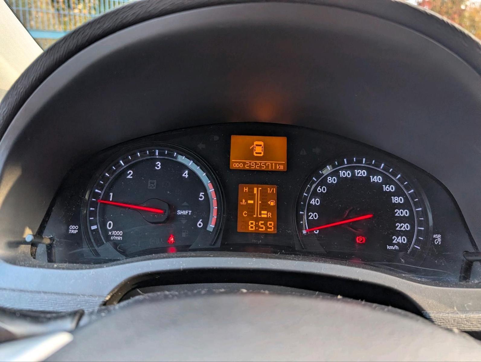 Toyota Avensis 2011 — photo 9