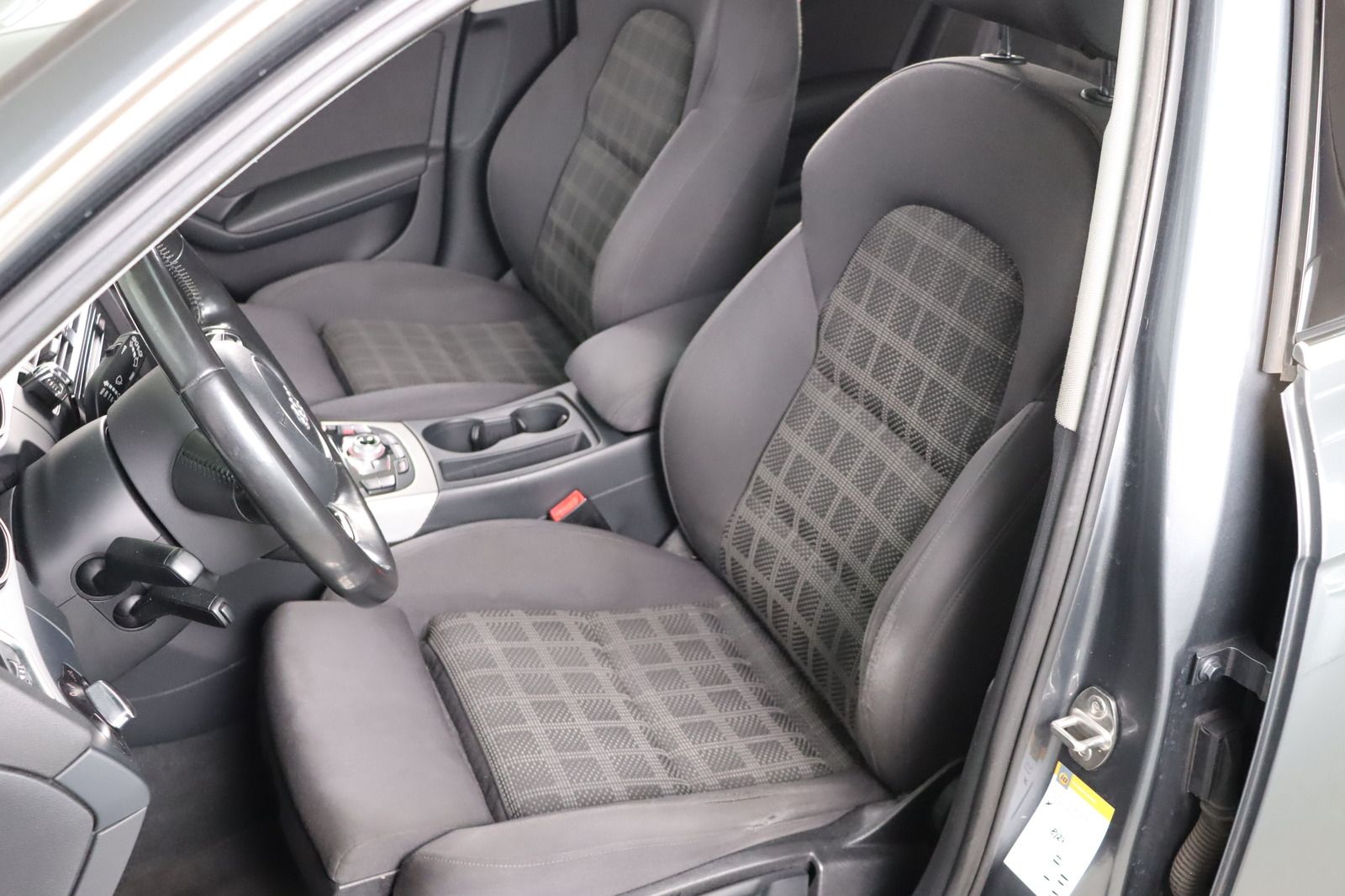 Fahrzeugabbildung Audi A4 Avant 2.0 TDI S-line * Bi- Xenon * Navi * Amb