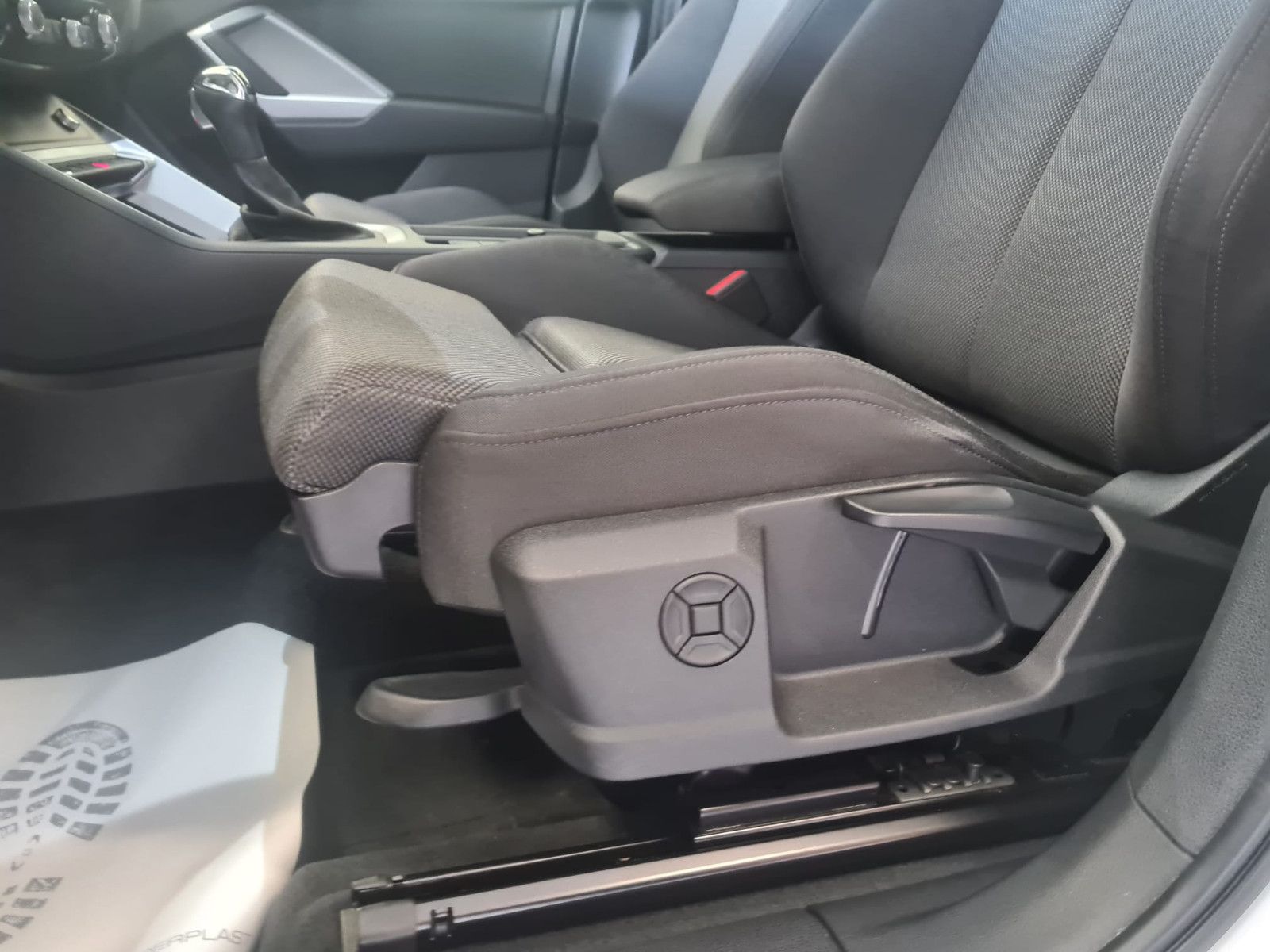 Fahrzeugabbildung Audi Q3 35 TFSI / LED / NAVI / AHK / VIRTUELL