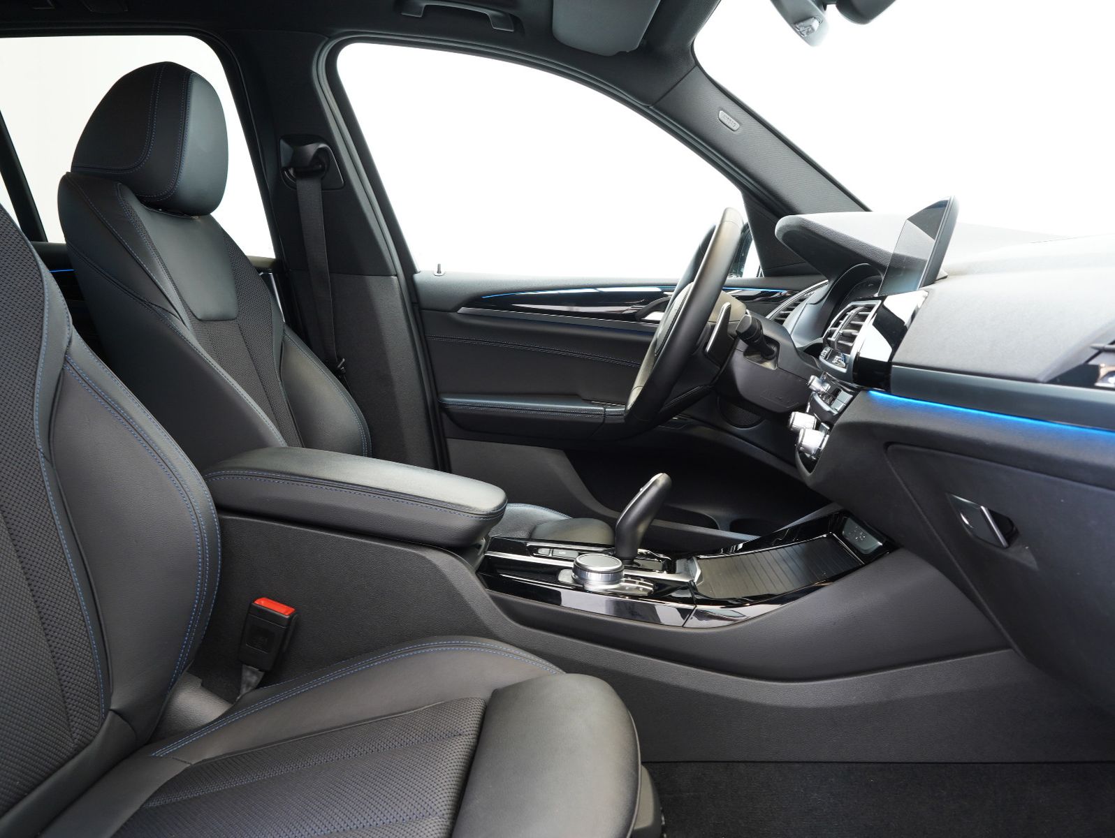 Fahrzeugabbildung BMW X3 xDrive 30 e M Sport AHK/360°/LM20"