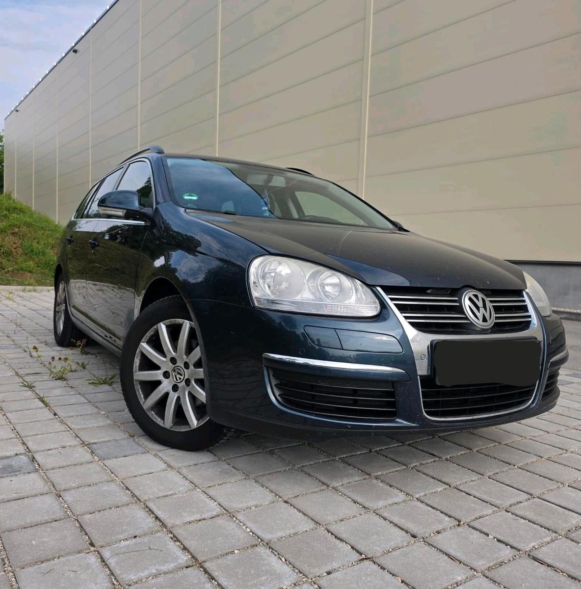 Volkswagen Golf 2009 — rear view