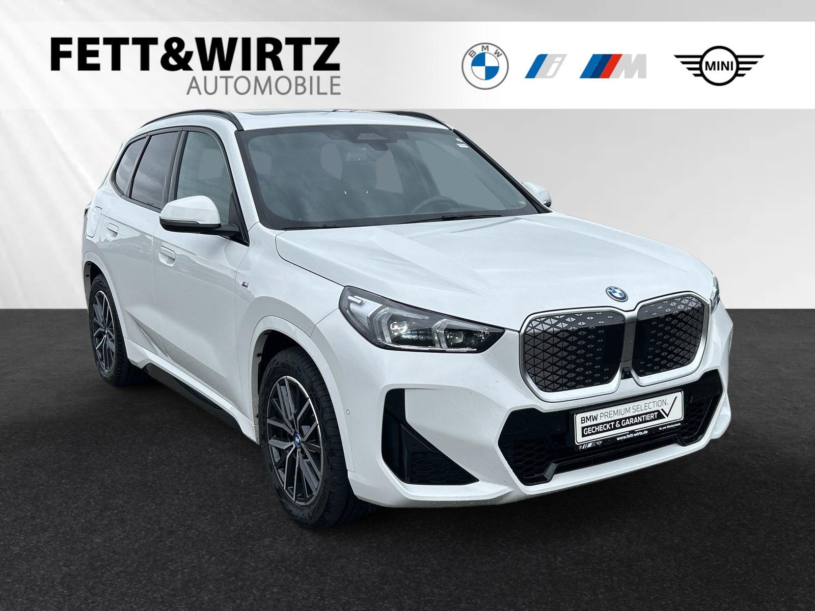 BMW iX1 xDrive30 M Sport AHK Pano Head-Up H/K