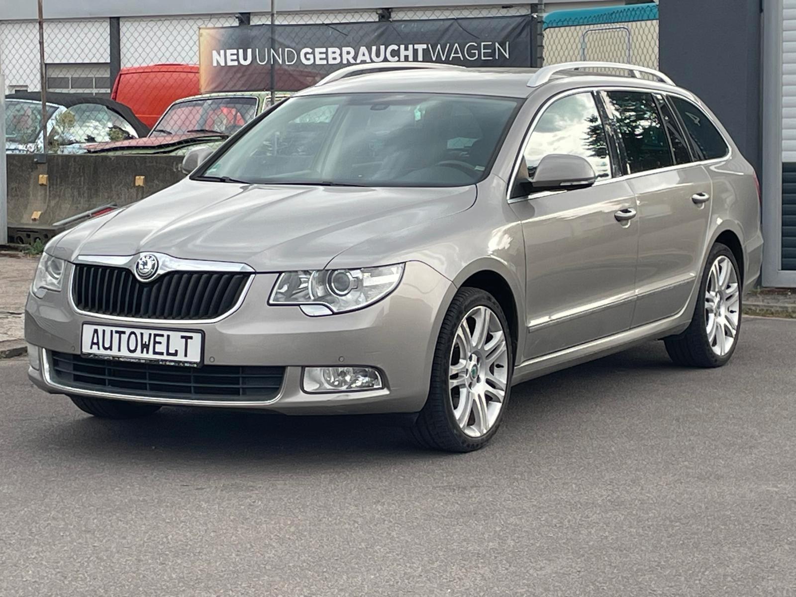 Skoda Superb Combi Elegance 4x4 2,0 TDI AHK Navi Xenon