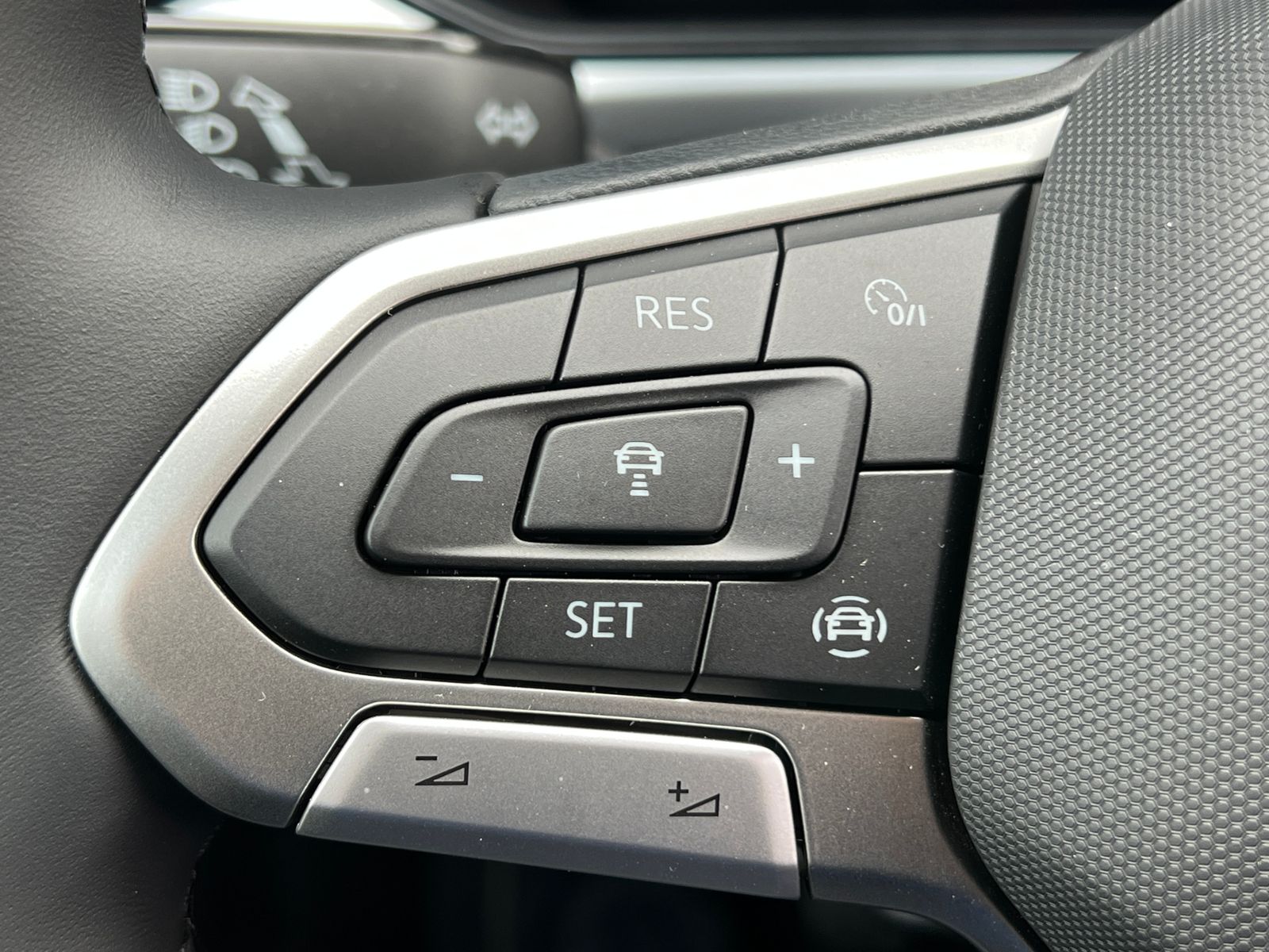 Fahrzeugabbildung Volkswagen T-Roc Life 1.0 TSI *LED, ACC, Kamera, 17''-LM*