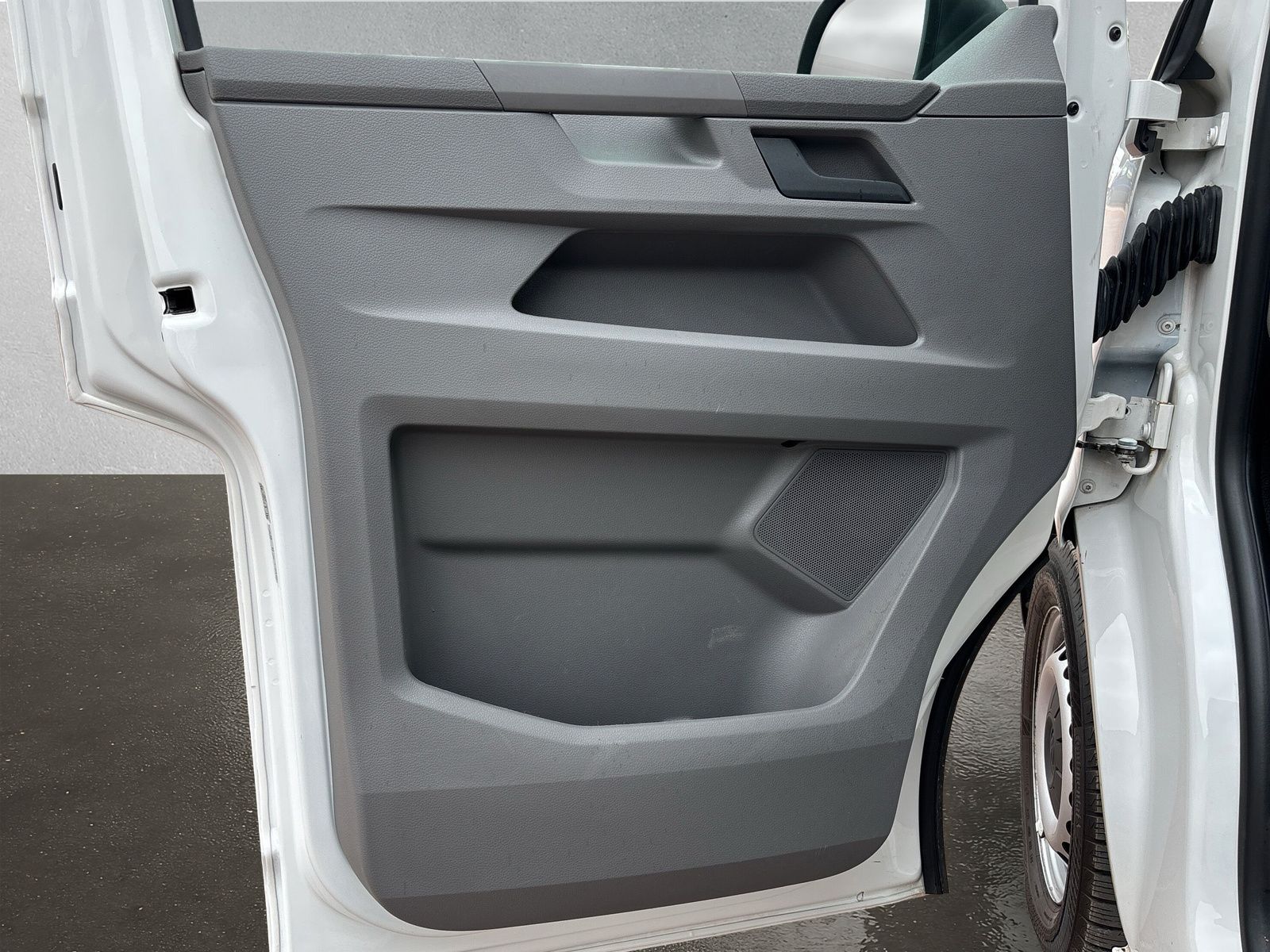 Fahrzeugabbildung Volkswagen T6.1 Kombi 2.0 TDI LR PDC hinten Klima
