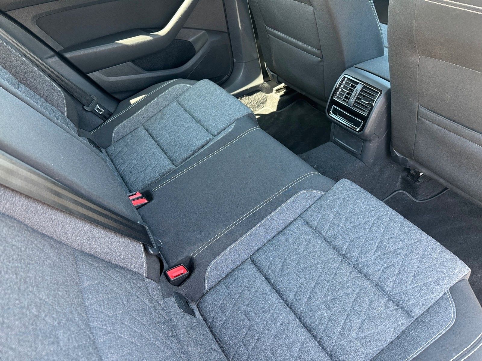 Fahrzeugabbildung Volkswagen Passat Variant Business 2.0 TDI