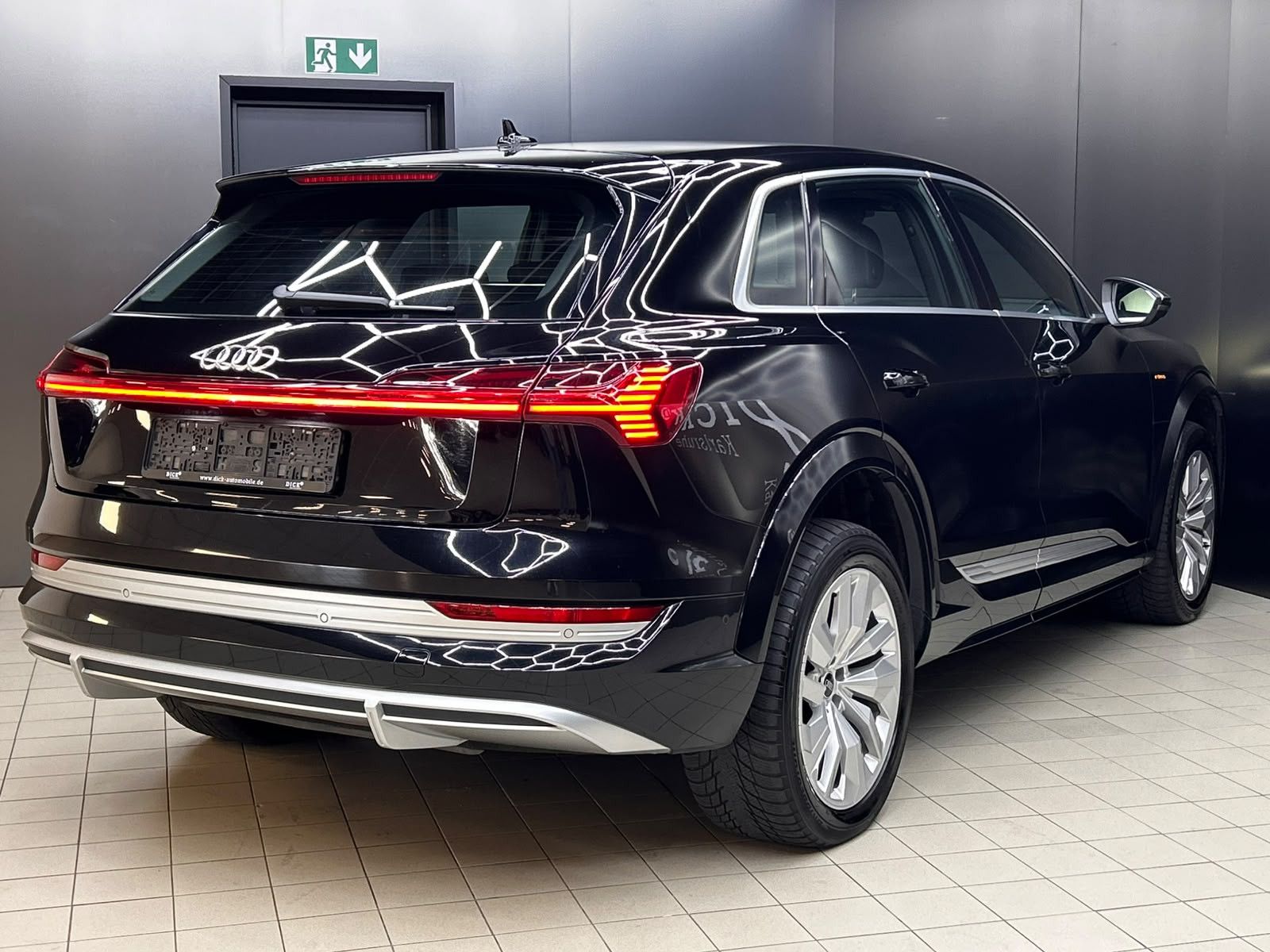 Fahrzeugabbildung Audi e-tron 55 Quat 2X S LINE SPORT LED+NAVI+B&O+KAM+