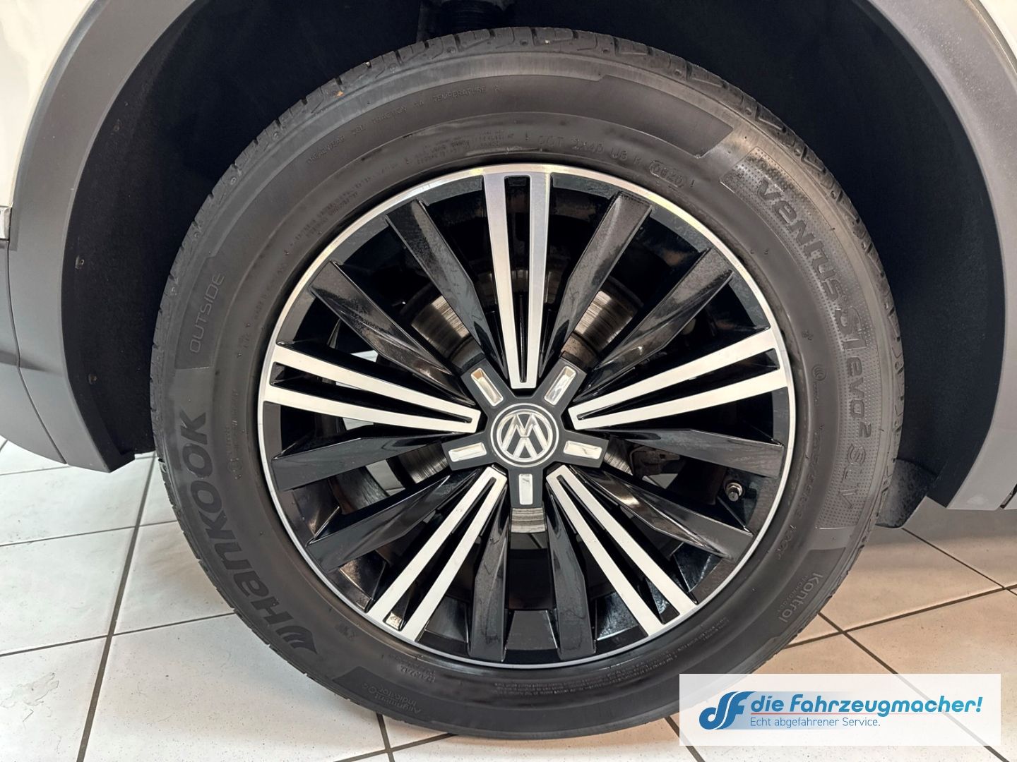 Fahrzeugabbildung Volkswagen Tiguan Highline BMT Start-Stopp El. Panodach Nav