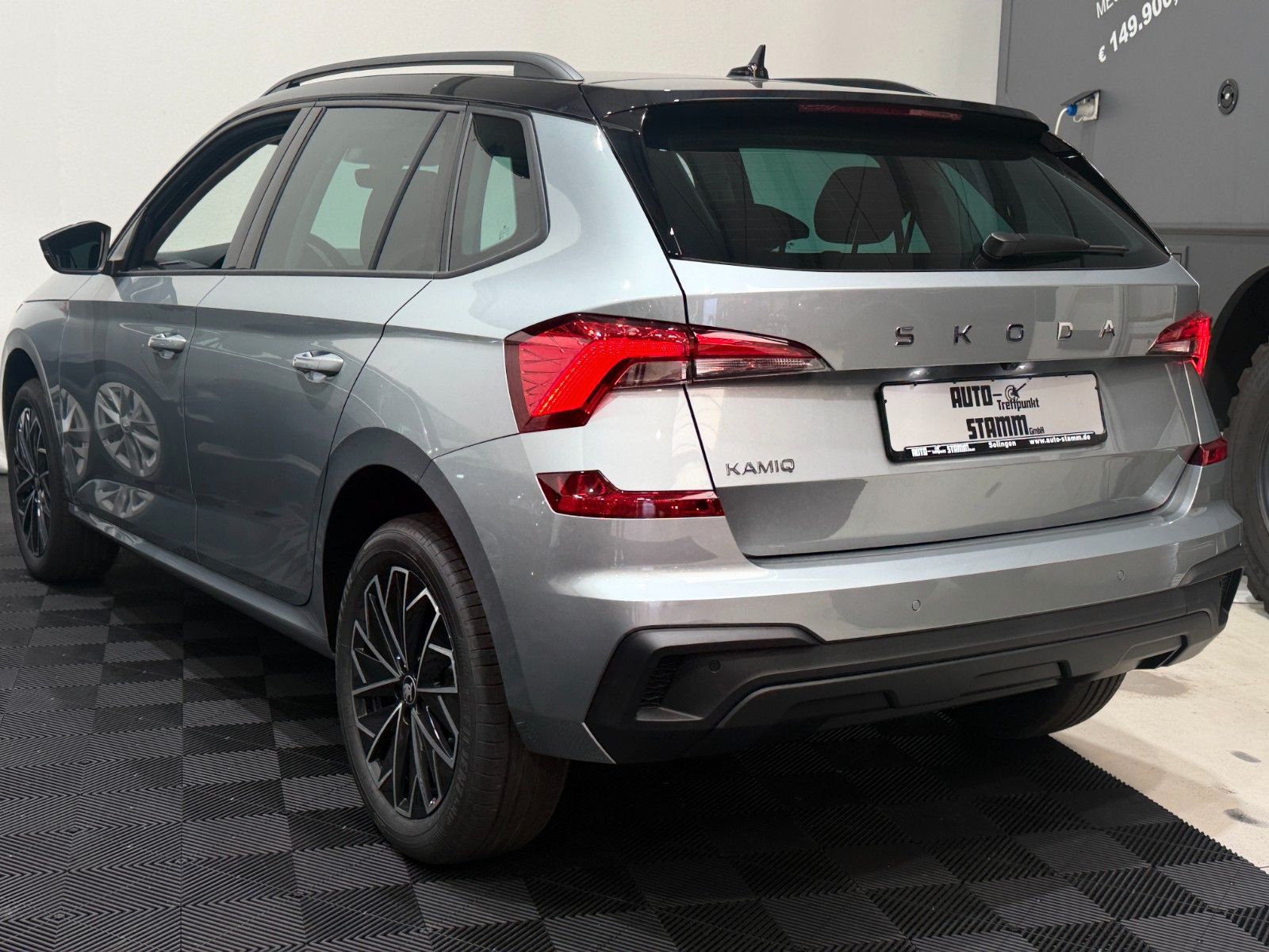 Fahrzeugabbildung SKODA Kamiq 1.0 TSI DSG Selection Black 17Z Kamera SHZ