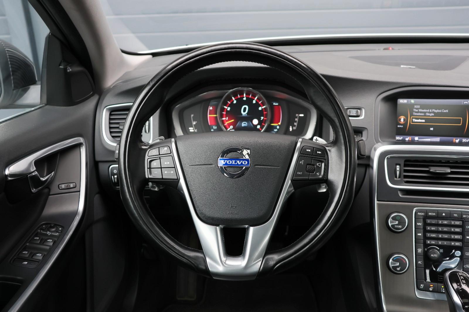 VOLVO S60 3.0L T6 AWD R-DESIGN / ACC / 4XSHZ / LHZ / CAMÉRA / 19 | 347 ch | BVA | PACK SPORT | RÉGLAGE ÉLECTRIQUE DES SIÈGES AVEC FONCTION MÉMOIRE | TOIT OUVRANT