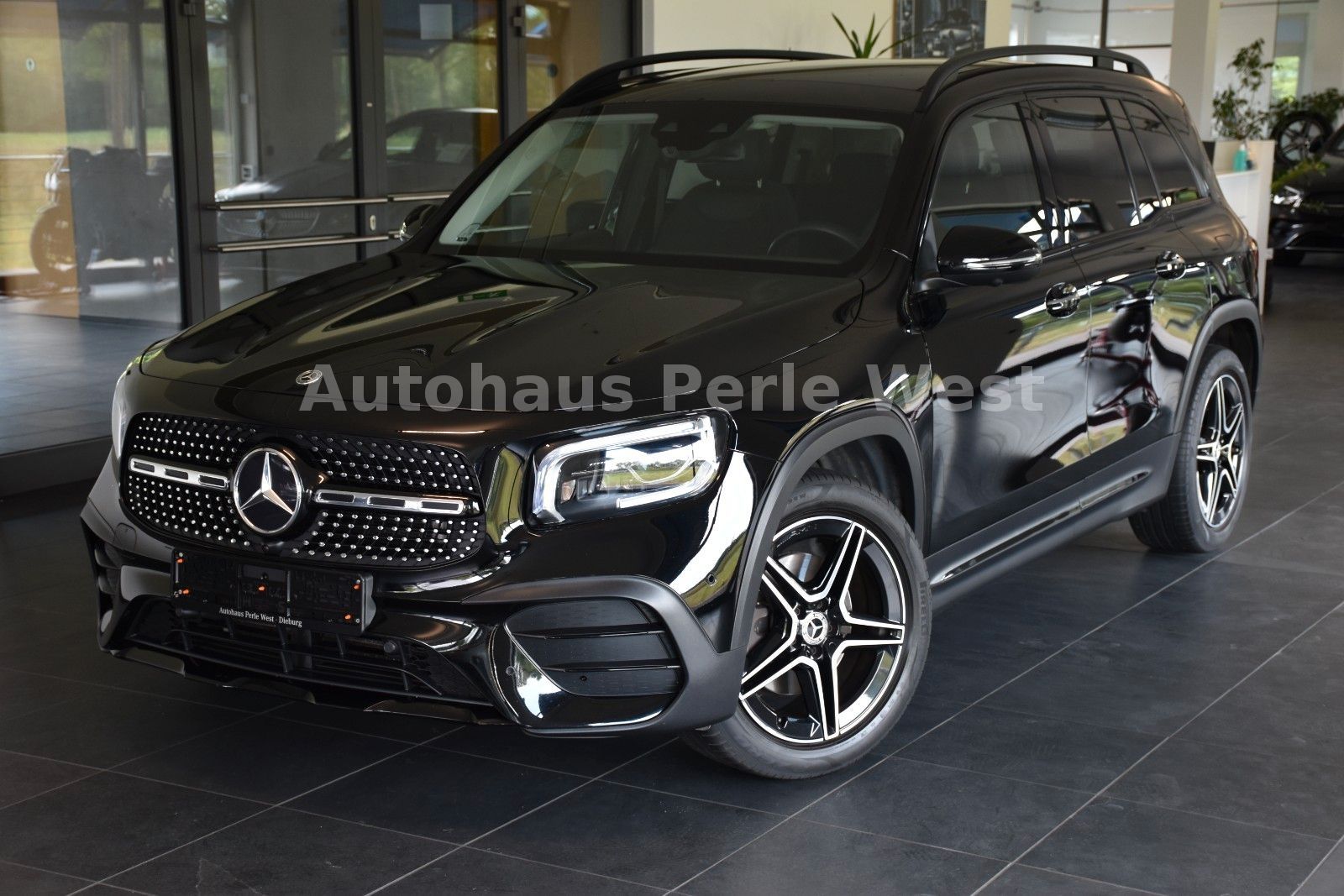 MERCEDES-BENZ GLB 220 d 8G-DCT AMG LINE 7-SITZER"PANO"AHK"LED"