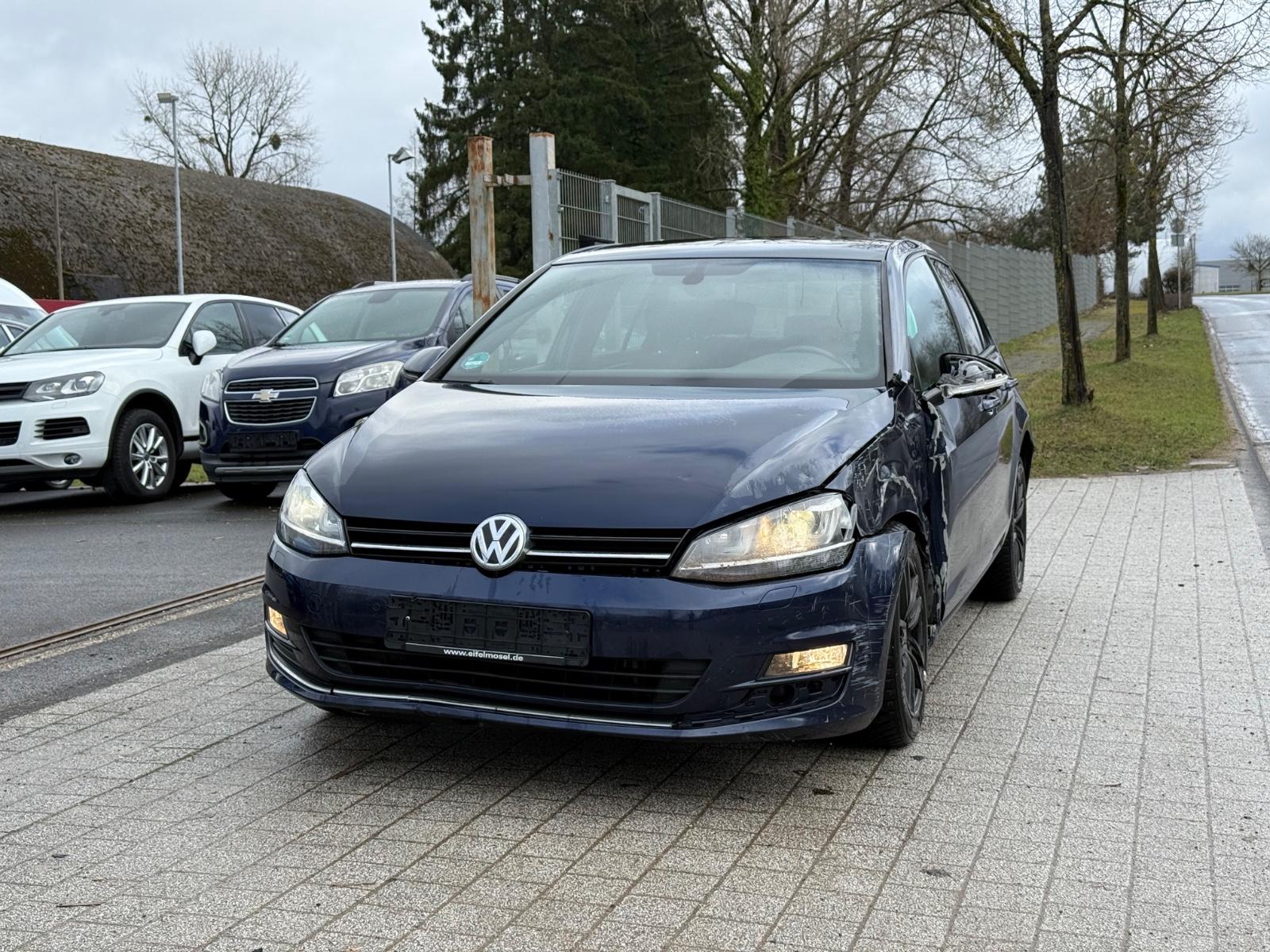 Volkswagen Golf VII Lim. Highline *R-LINE*BMT 4Motion PANO