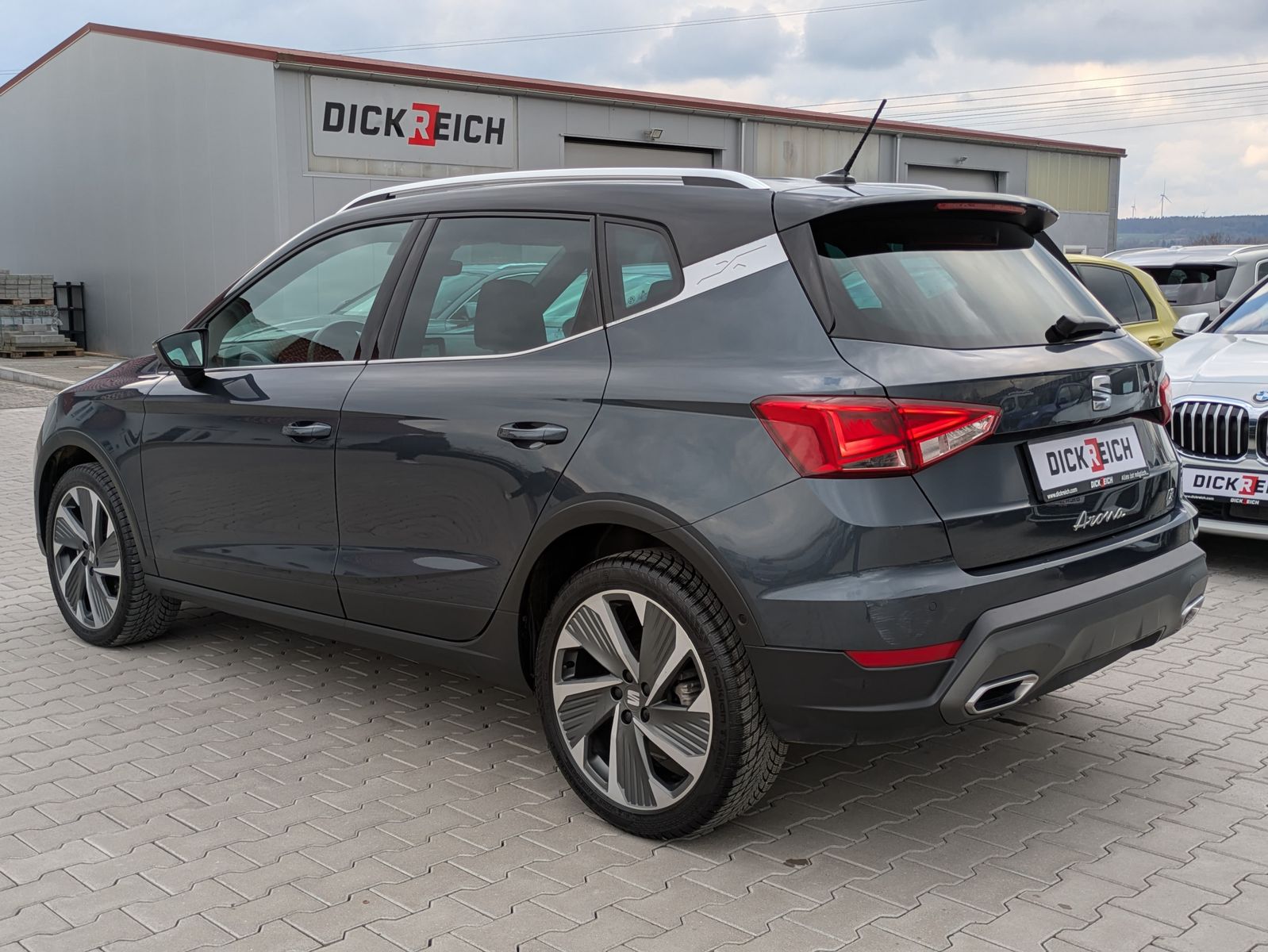 Fahrzeugabbildung SEAT Arona 1.0 TSI FR DSG AHK*ACC*LED*APP*DAB*KAMERA