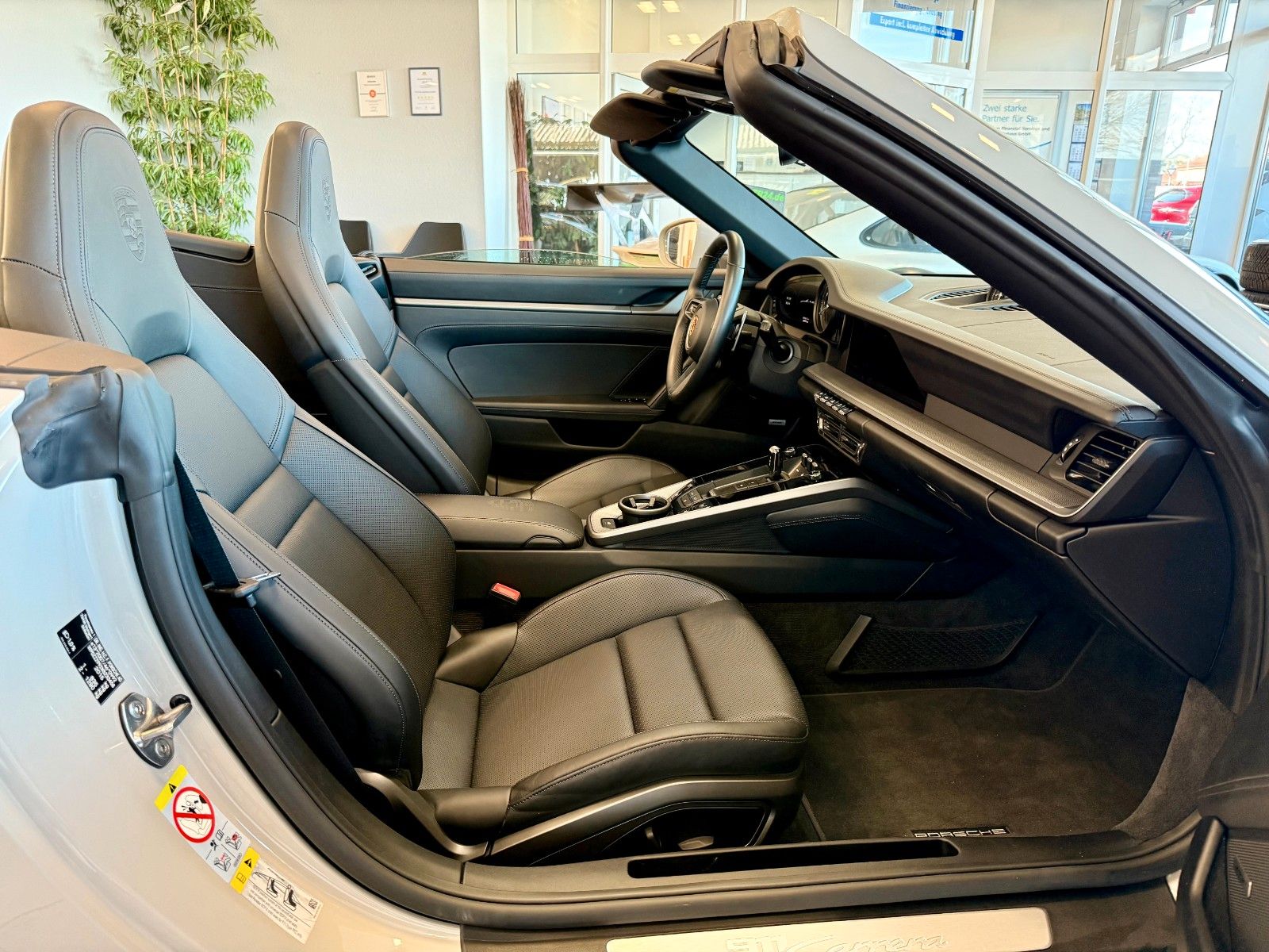 Fahrzeugabbildung Porsche 911 992 Carrera Cabrio SportDesign / Sportabgas