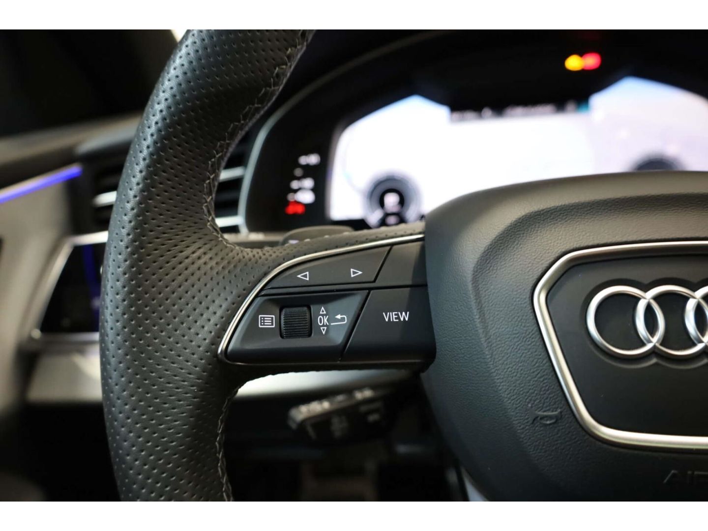 Audi Q8 55 TFSI e quattro S line foto 15