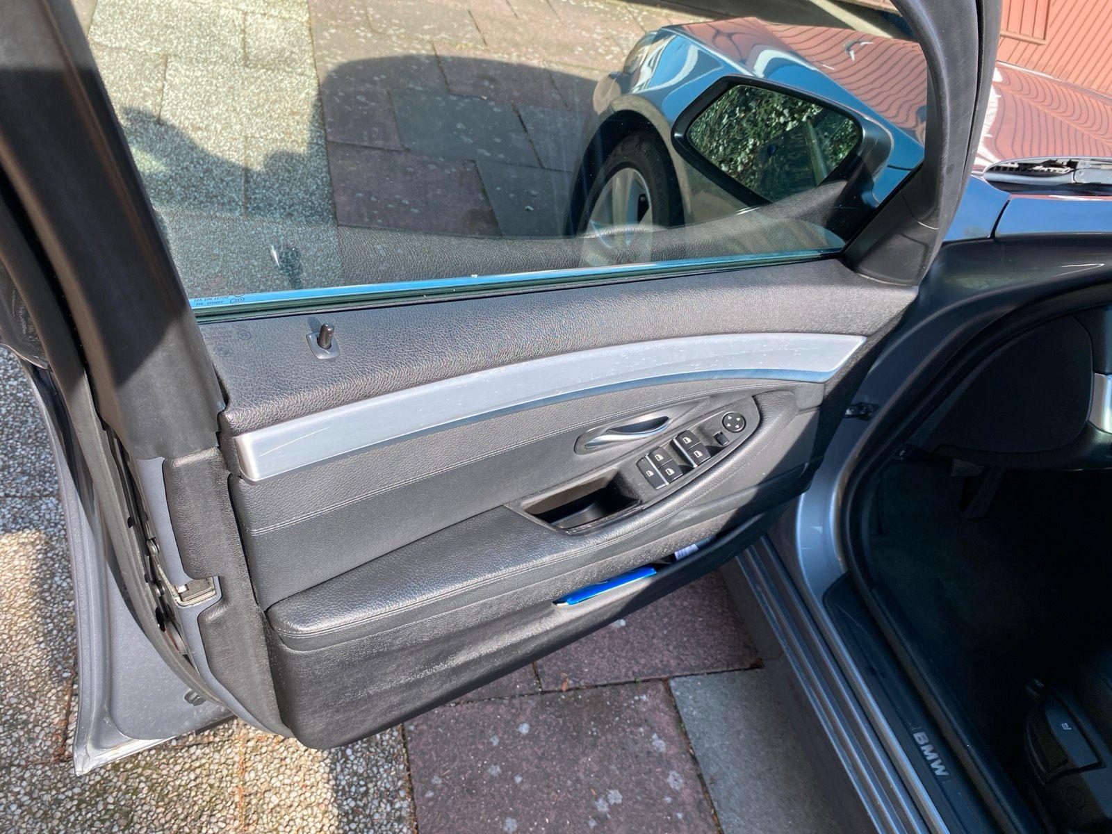 BMW 530 2011 — photo 11