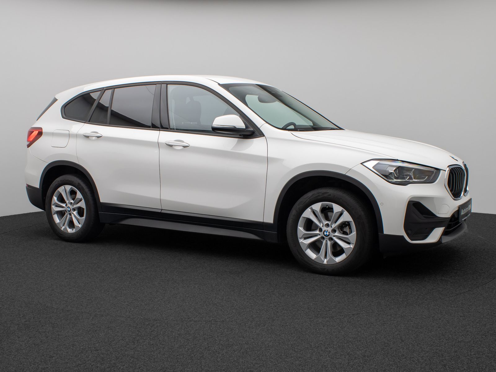 Fahrzeugabbildung BMW X1 sD18i Parkassistent DAB HiFi Navi LED Sport