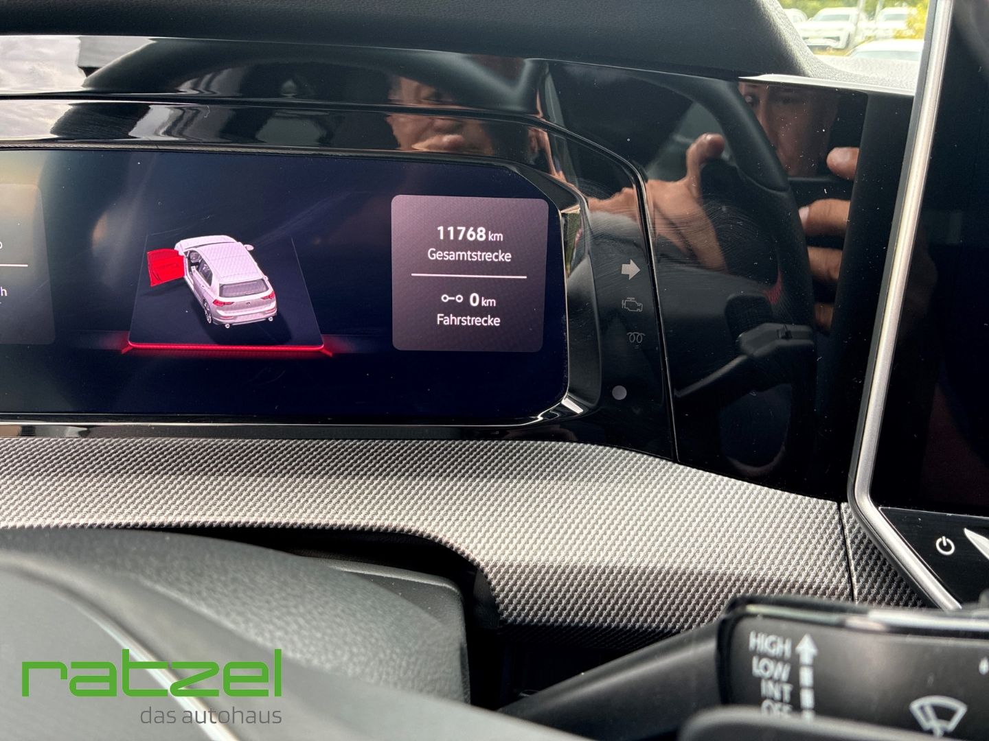 Fahrzeugabbildung Volkswagen Golf GTI 2.0 TSI DSG HUD El. Panodach Navi Kamer