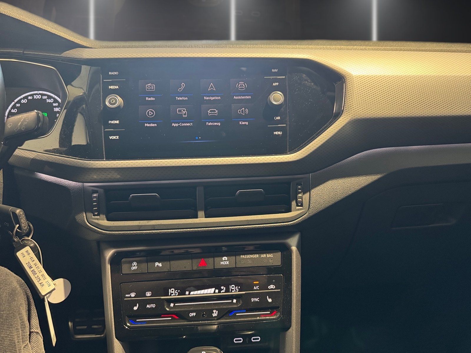 Fahrzeugabbildung Volkswagen T-Cross 1.0 TSI Active*Navi*Sitzh*Einparkhilfe