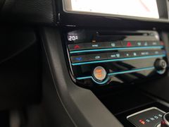 JAGUAR F-PACE R-Sport 4x4 PANO/ MERIVAN /1.HD / 81.tKM JAGUAR F-PACE R-Sport 4x4 PANO/ MERIVAN /1.HD / 81.tKM