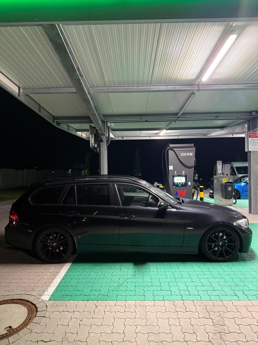 BMW 325 2005 — engine 2.996 cm³, 218 HP (160kW)