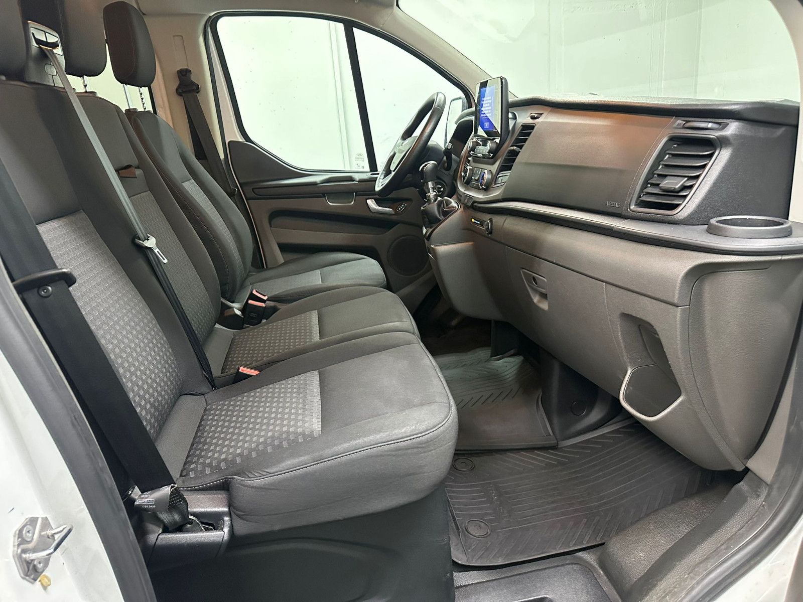Fahrzeugabbildung Ford Transit Custom 320 L1H1* 9SITZE*NAVI*KLIMA*SDH*