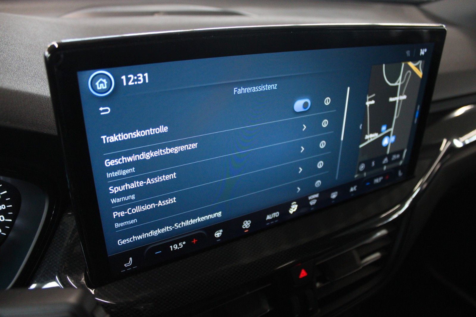 Fahrzeugabbildung Ford Focus ST-LINE Turnier Automatik LED NAVI CAM AHK