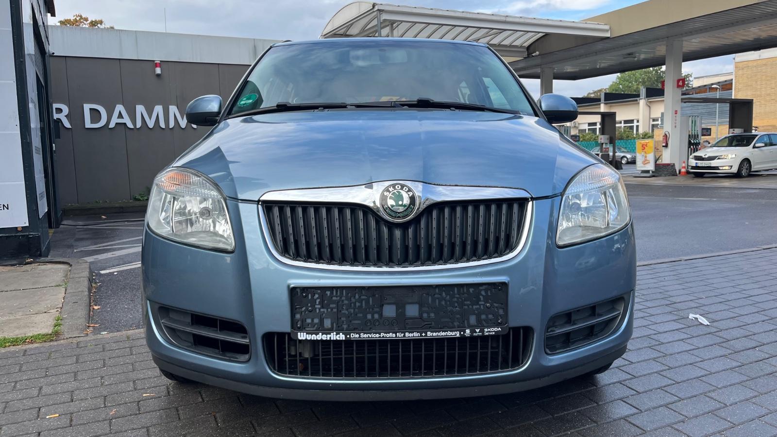 Skoda Fabia 2008 — вигляд ззаду